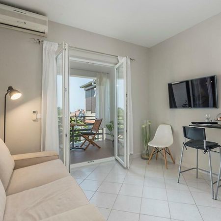 Apartment Green With Balcony Nova Vas  Exteriör bild